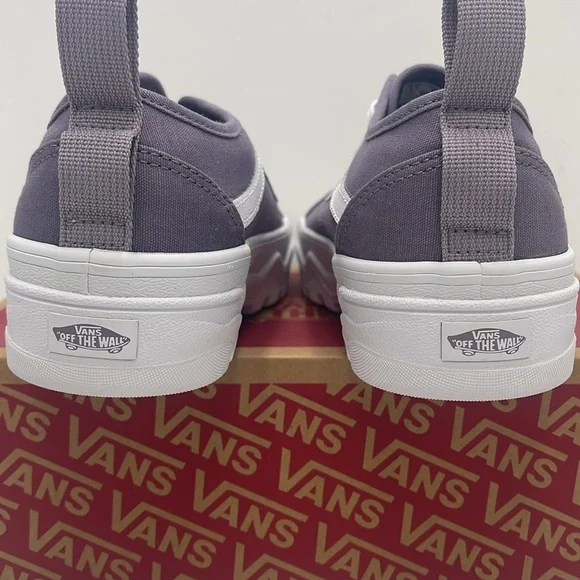 Vans WMNS Sentry Old Skool Gray Ridge
VN0A5KR3NKE
Sneakers - Picture 13 of 16